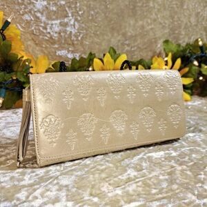 NWOT Anteprima Long Wallet